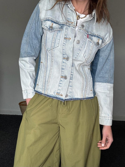 Levi's Denim Jacket, Size XS. Fits a 10 fine