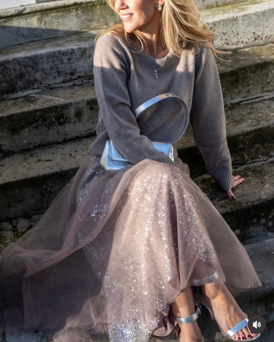 Wyse Skirt, Size 0R. Fits a size 8 fine