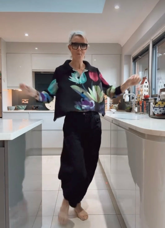 Y London Plisse Floral Shirt, Fits a size 8 or 10