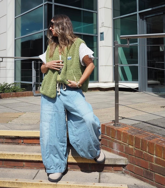 Free People Jeans, Size XS. Fit a size 8 loose or a size 10