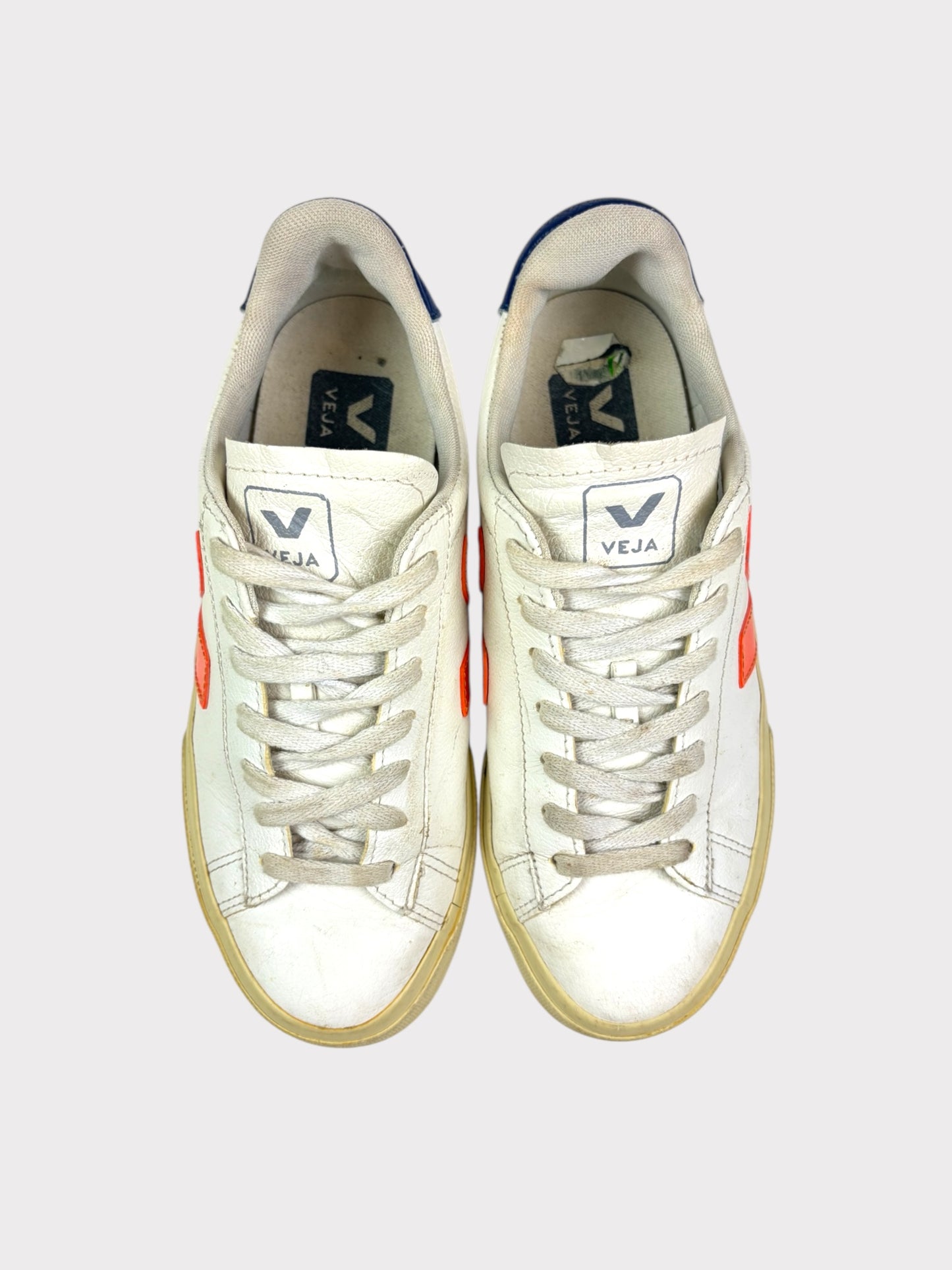 Veja Trainers, Size 4