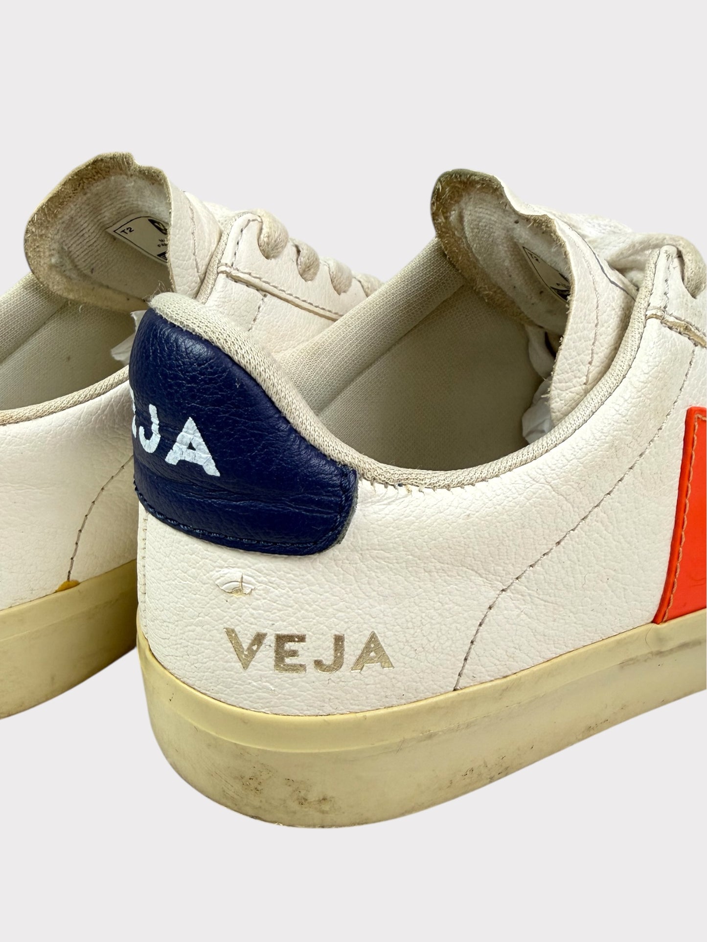 Veja Trainers, Size 4